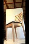 Дървени столове с лека конструкция